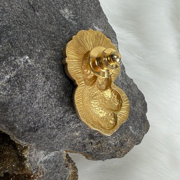 Vintage Avon Gold Tone & Green Enamel Mary w/ Jesus Lapel Pin - Picture 5 of 5